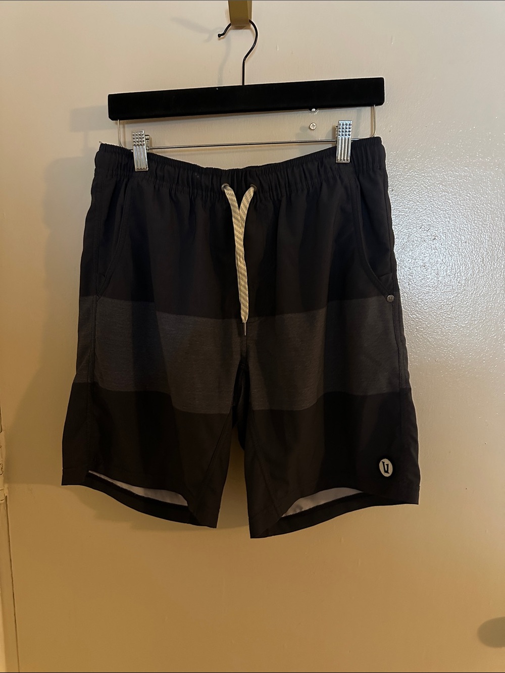 Vuori Men's Black/Gray Striped Athletic Shorts Drawstring Elastic Waist M